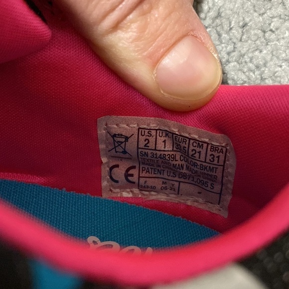 Brand new sketchers light  up sketchers twinkle toes - Picture 4 of 4